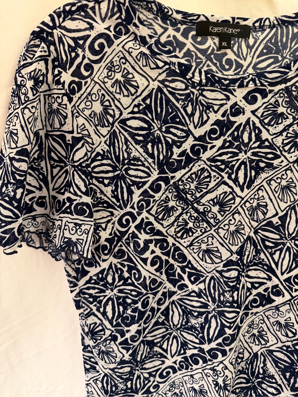 Karen Kane pattern lightweight top navy size xl